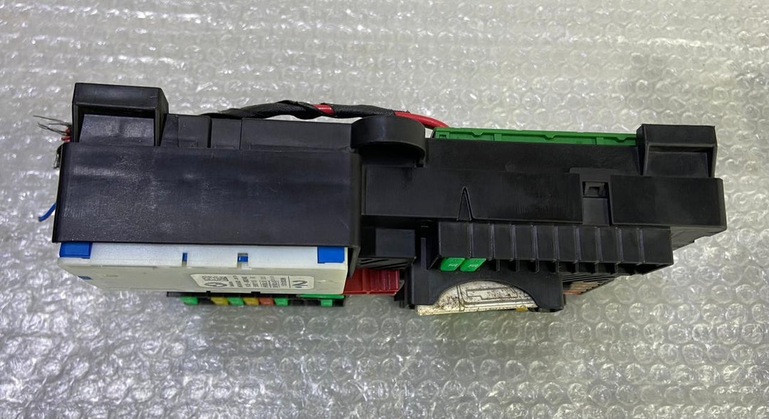 OEM BMW 740 750 G11 G12 REAR POWER DISTRIBUTION FUSE RELAY BOX MODULE 9377503