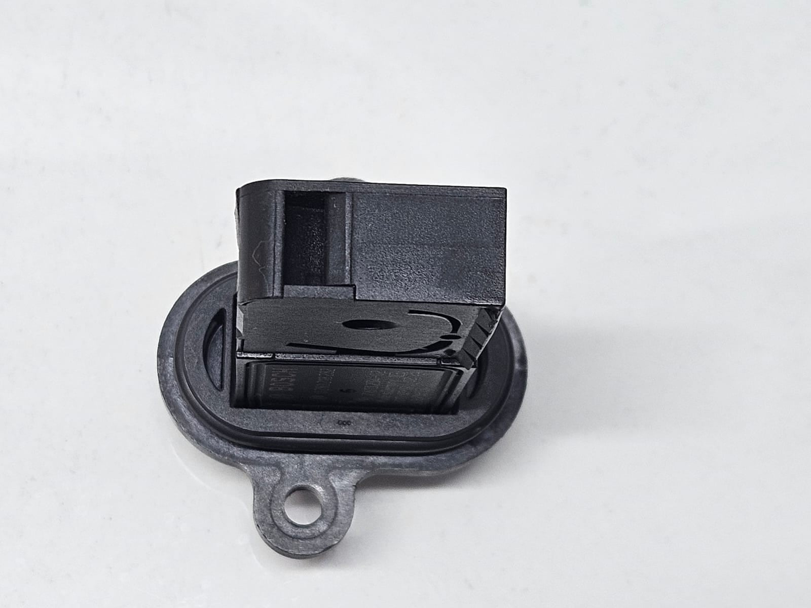 2013-2017 BMW 750i 7 Series F01 F02 F03 F04 Mass Air Flow Sensor 7613234 OEM