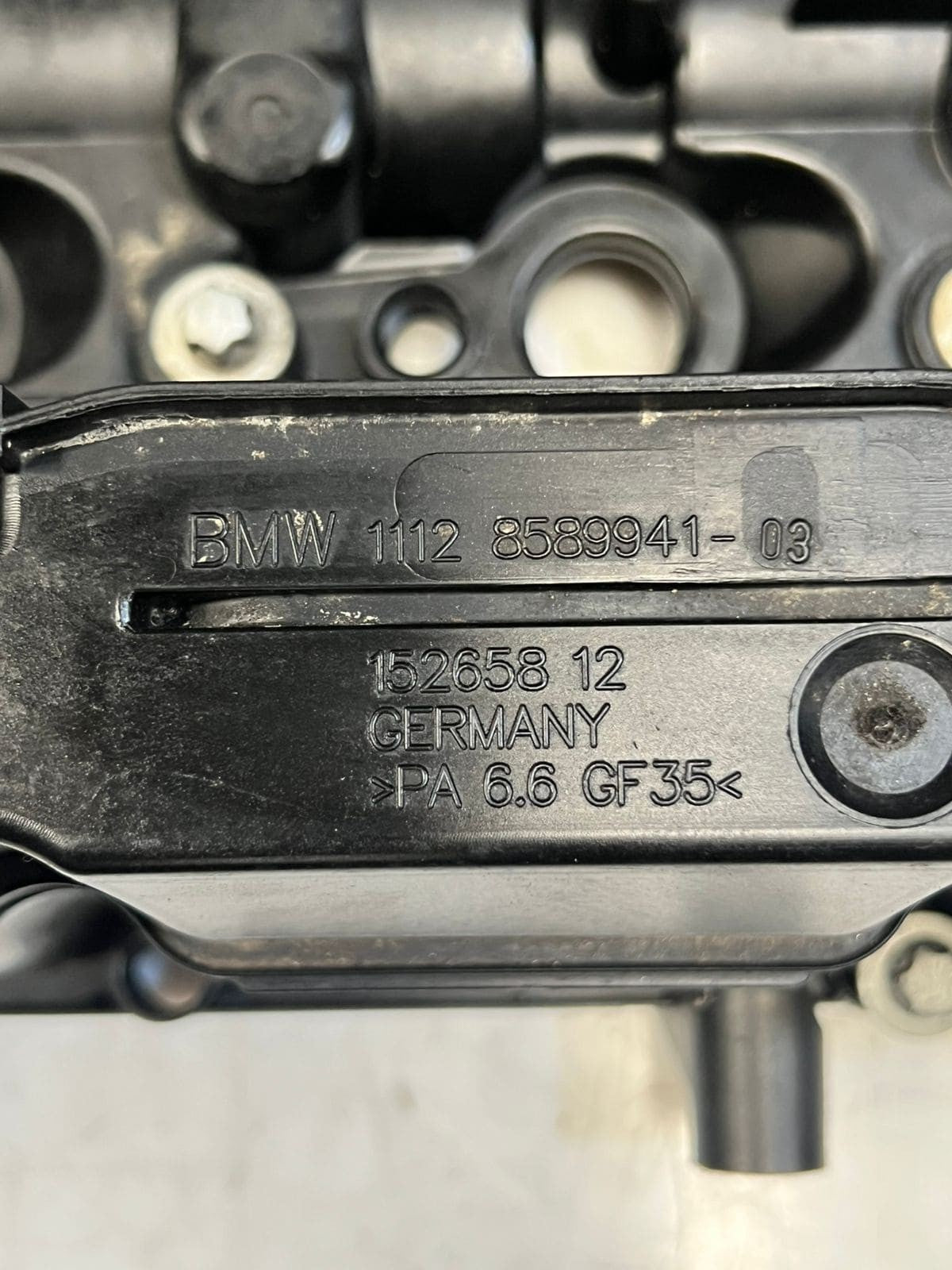 BMW F20 F22 F21 E90 E91 E92 E93 Cylinder Head Valve Cover 8589941 OEM