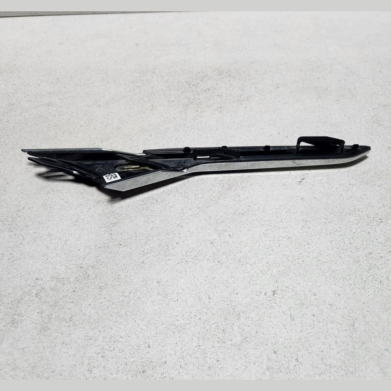 2016-2023 BMW M5 Front Fender Air Duct Trim 8063206 M5 F90