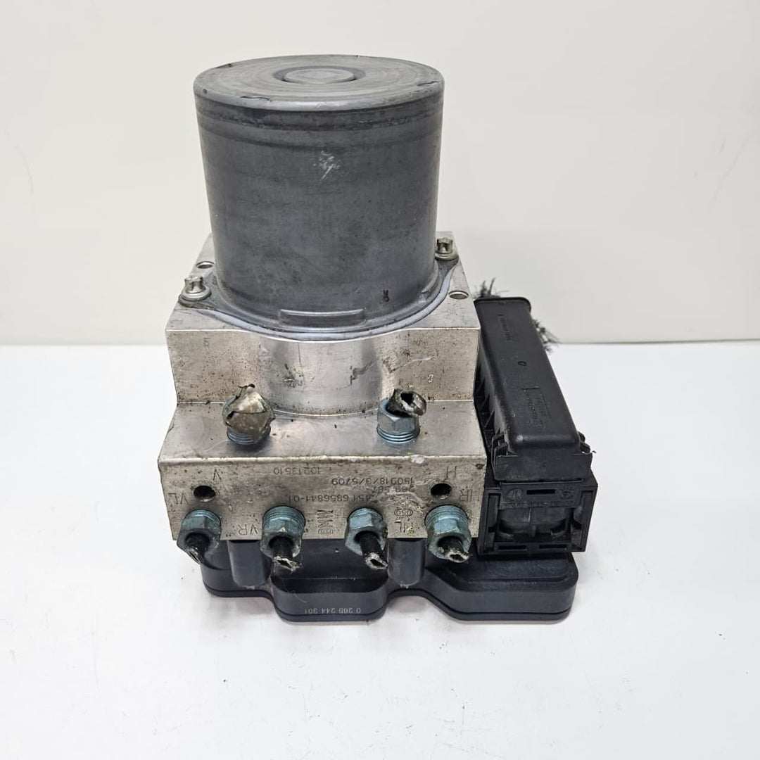 2015 BMW 5-6 Series F10 F11 F06 528i ABS Pump Control Module 6868335 USED