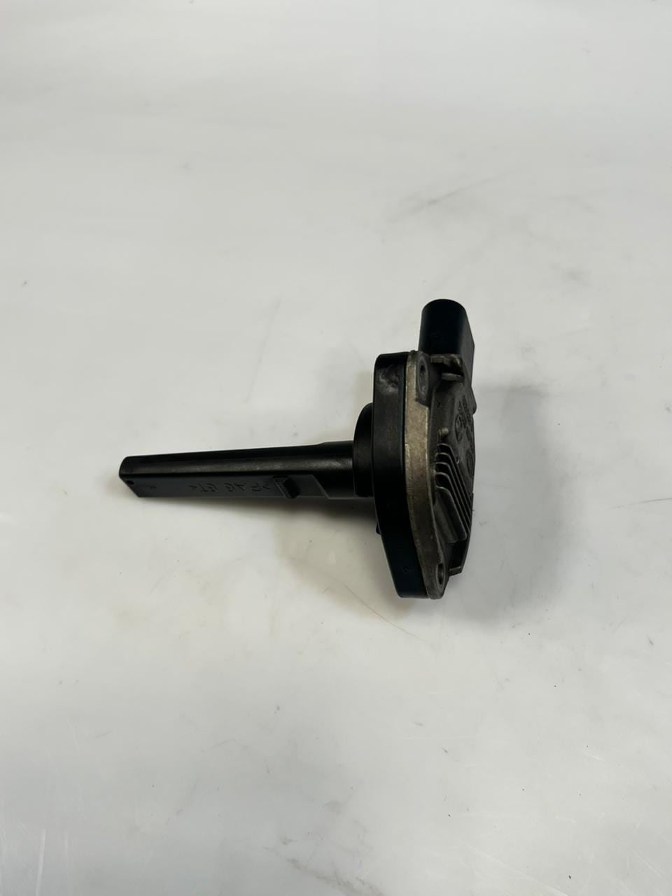 BMW E38 E39 E46 E53 E60 E61 E81 E82 E87 N47 Diesel Sump Oil Level Sensor 7508003