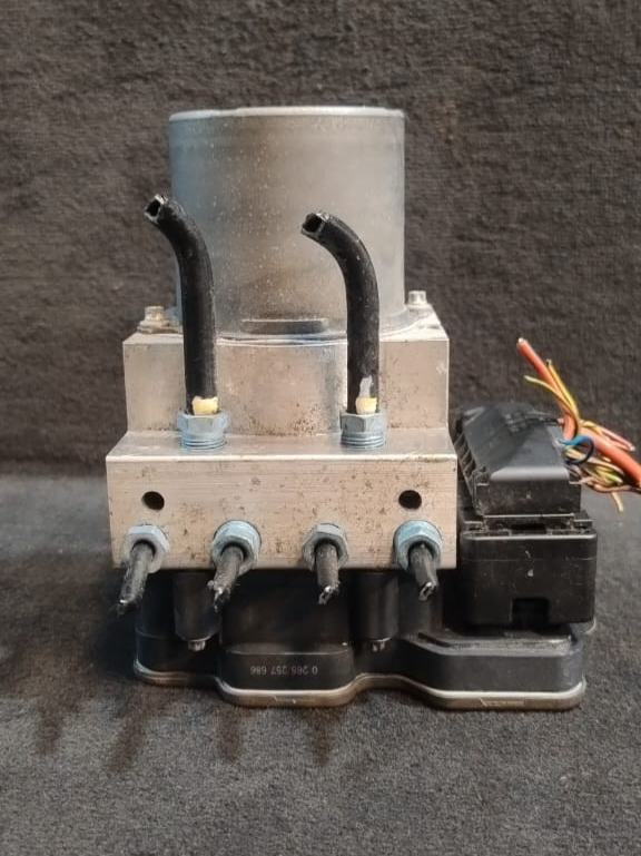 BMW F15 F16 X5 ANTI - LOCK BREAKING SYSTEM ABS DXC9 ACC -6884733 -6884734