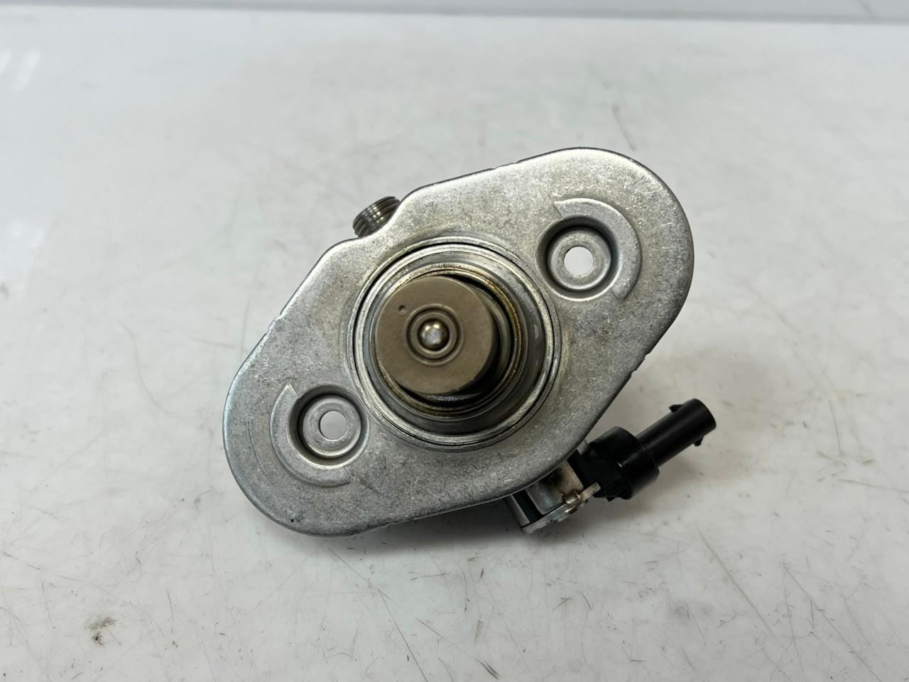 2016-2019 BMW 750Li 7' 5' G11 G12 G30 4.4L V8 N6 High Pressure Fuel Pump 8643464