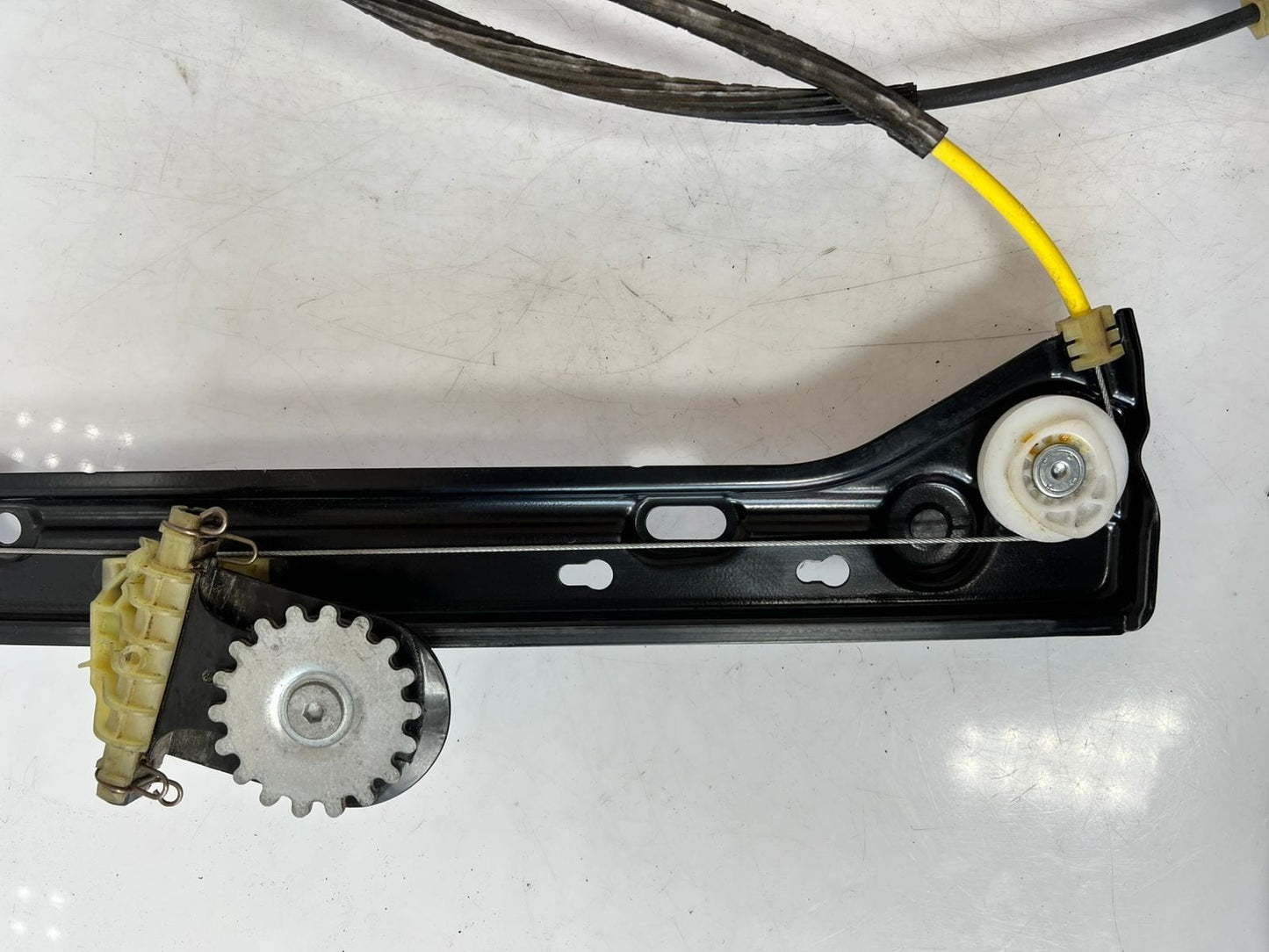 2014-2016 BMW 228i Front Right Window Regulator 7292120 2 Series F23 and 228i