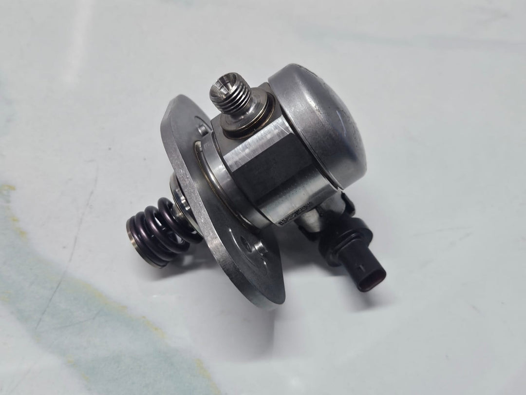 2020 BMW 750i xDrive G14 N63 High Pressure Fuel Pump 8648177 OEM