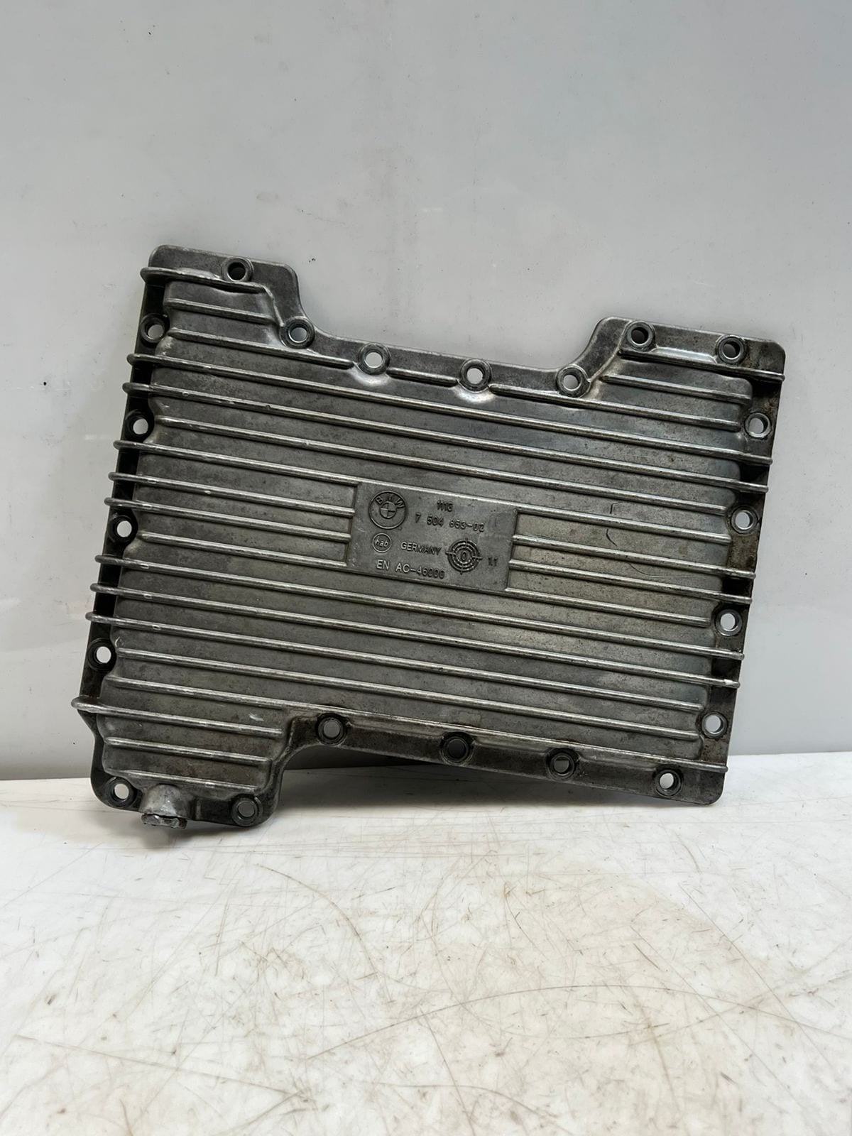 2003-2005 LAND ROVER X5 L322 with 4.4 V8 engine M62B44 Oil Pan 7504653 - 02