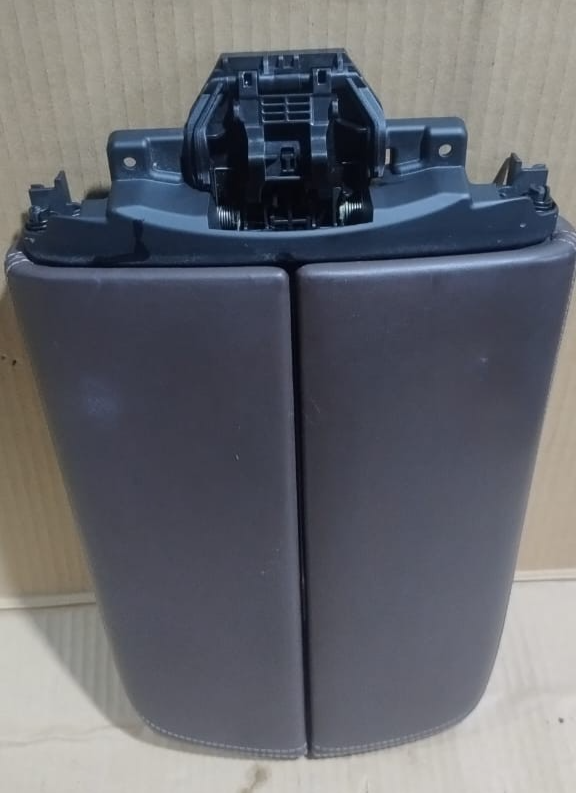 BMW G11 G12 STORAGE COMPARTMENT COVER P/N B314963