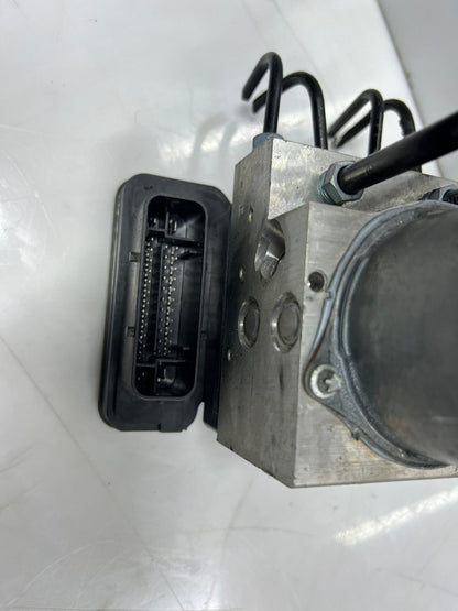 2014-2018 BMW F15 X5 and F16 X6 35iX Abs DIsc Brake Pump Control Module 6864798
