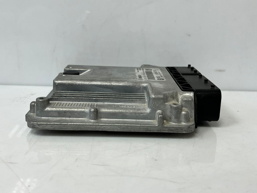 2015 BMW 3 Series F30 F31 F35 320i xDrive Engine Control Unit 8584277 OEM