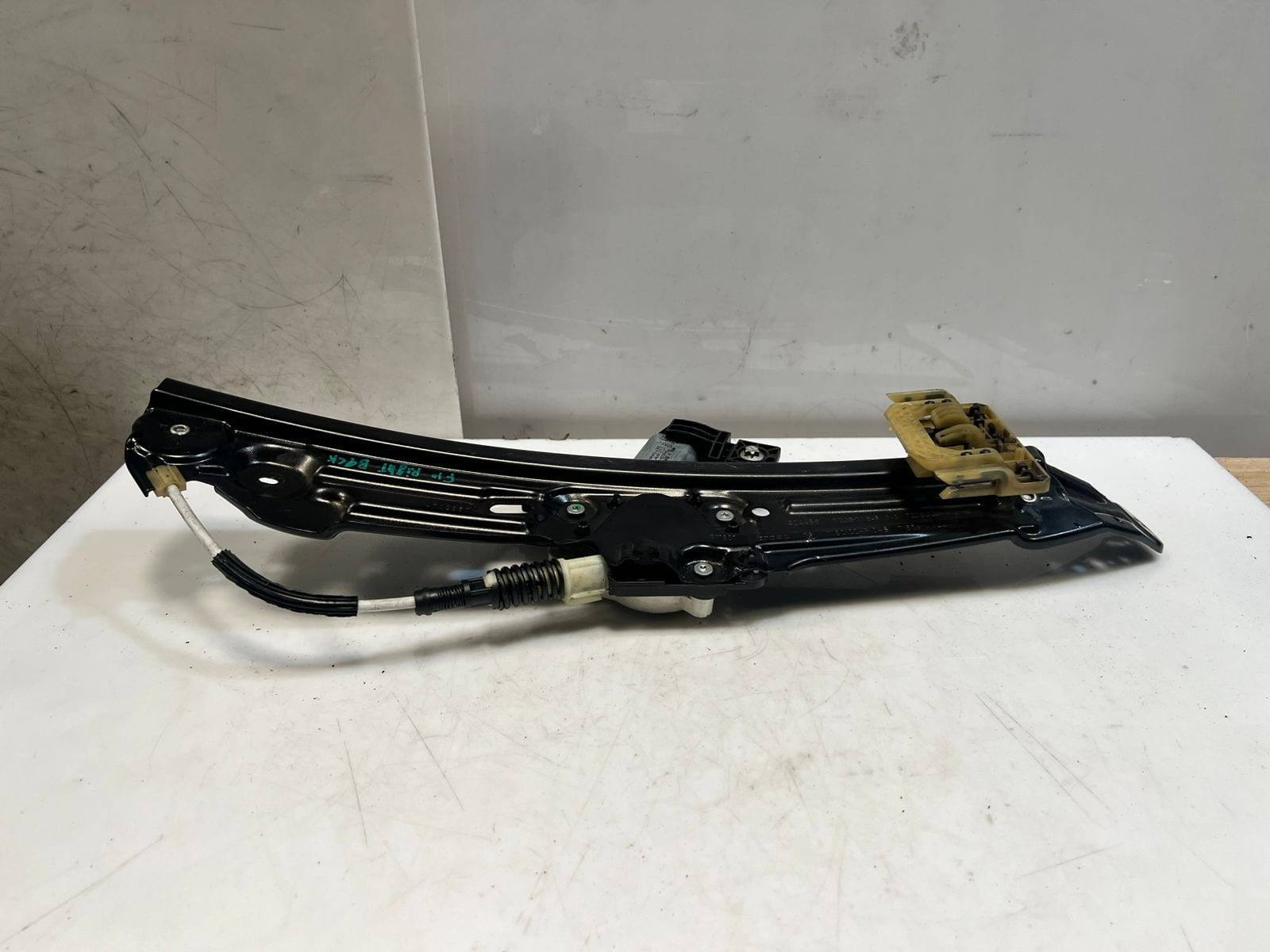 BMW 520d 5' F10 F11 Window Regulator Rear Right 7182122 OEM