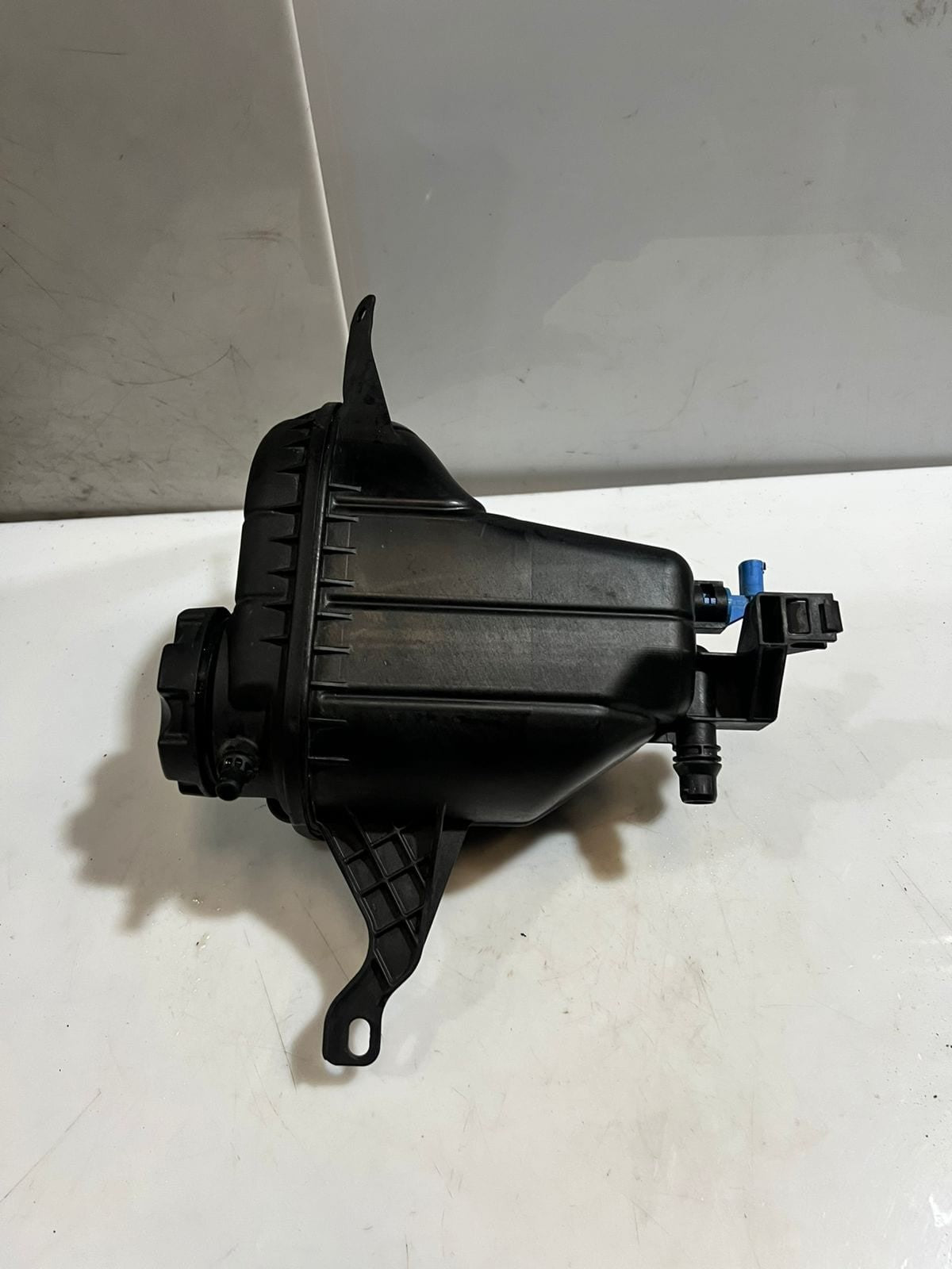 2011-2016 BMW 528i Coolant Expansion Tank 7601950