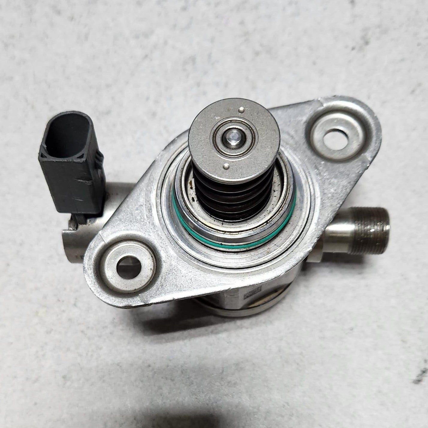 2012-2016 Mercedes-Benz C300 High Pressure Fuel Pump A2760700601 C E S Class 