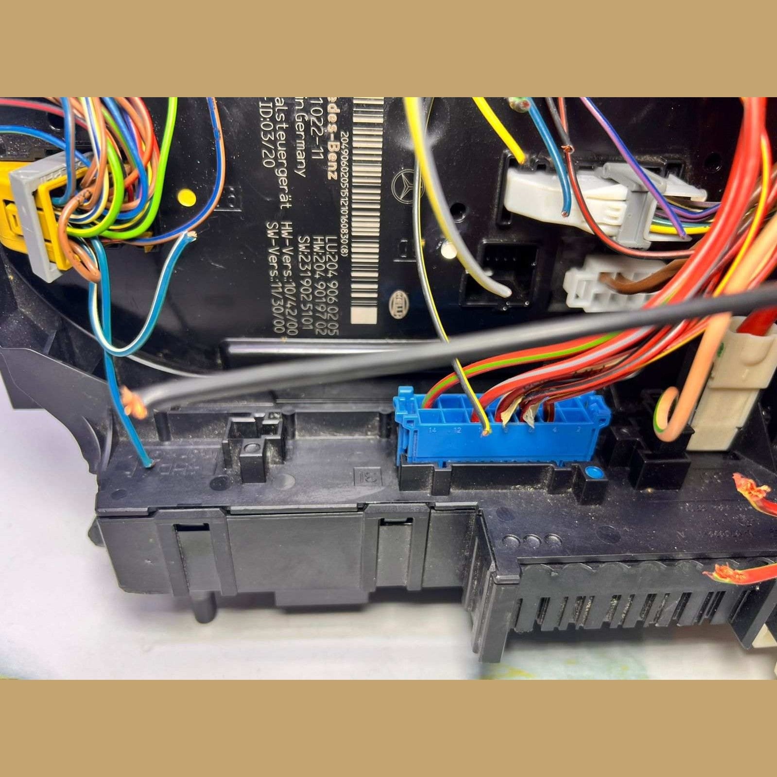 2010-2014 Mercedes-Benz C300 Rear Sam Module Relay Fuse Box 204 9060205 W204 C25