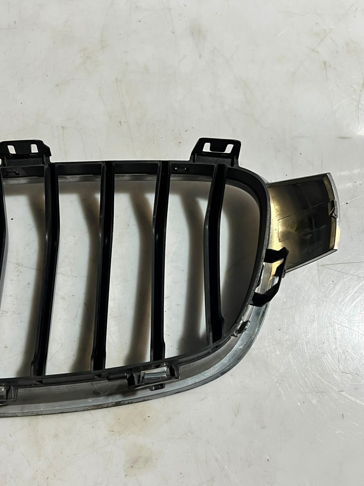 2016-2018 BMW 3 Series F30 F31 F35 F80 330e Front BUMPER Grille 7295442 OEM