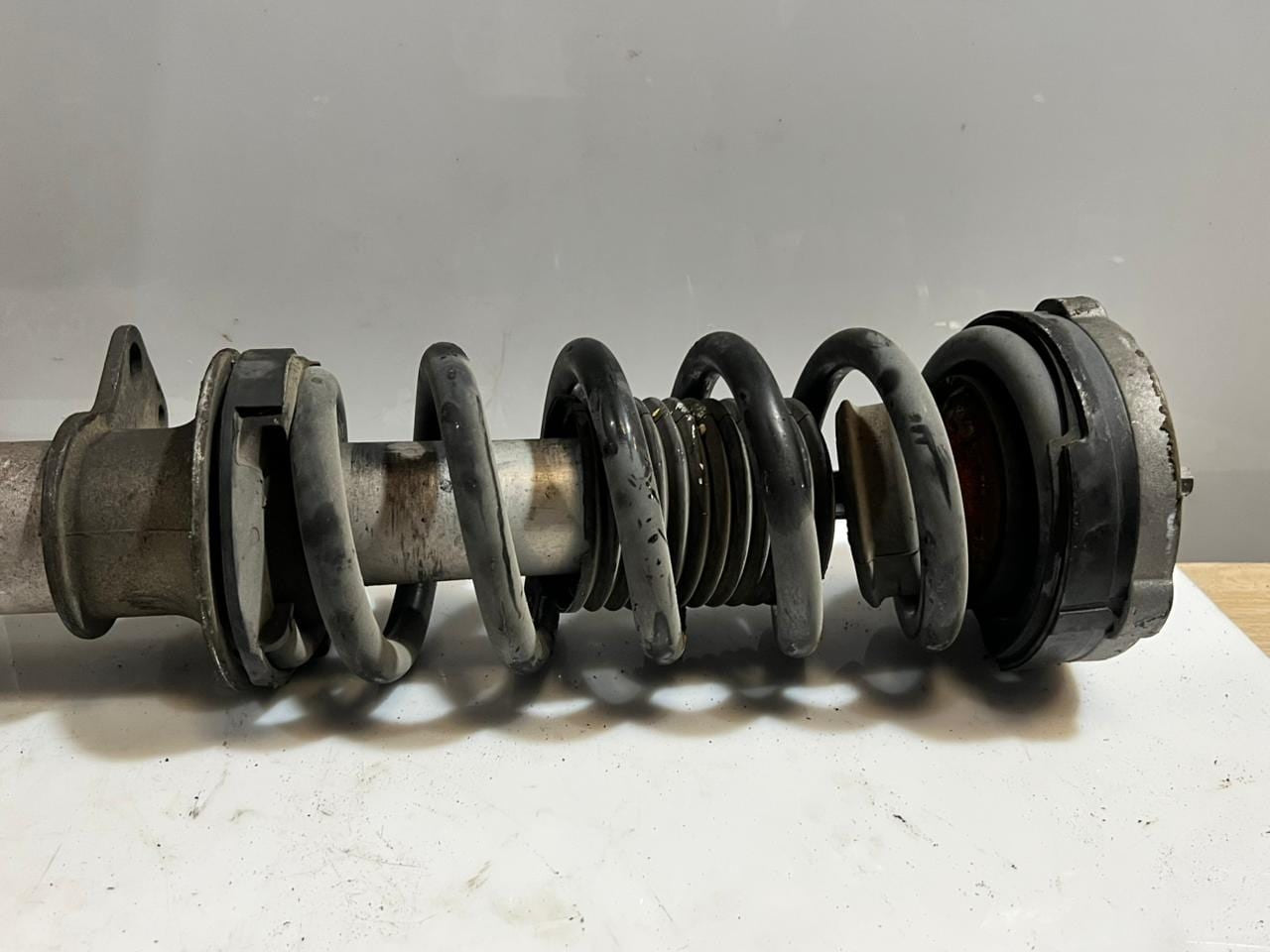 2012-2019 BMW F10 M5 F12 M6 4.4P Front LEFT Shock Absorber 2284045 OEM