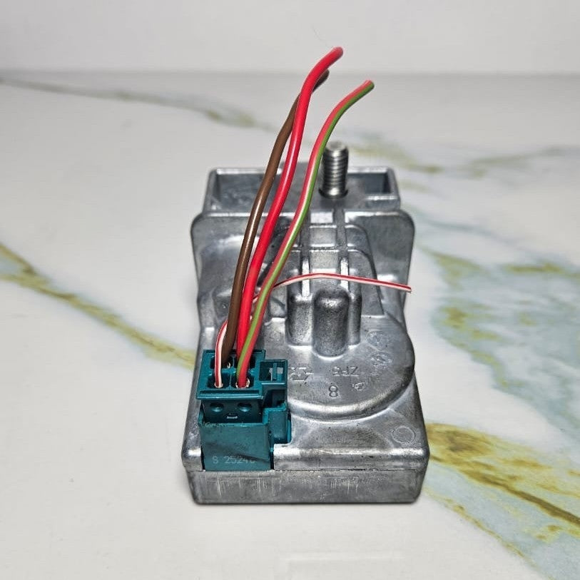 Mercedes-Benz C E W204 W207 W212 Steering Lock Module Control Unit A2049005912