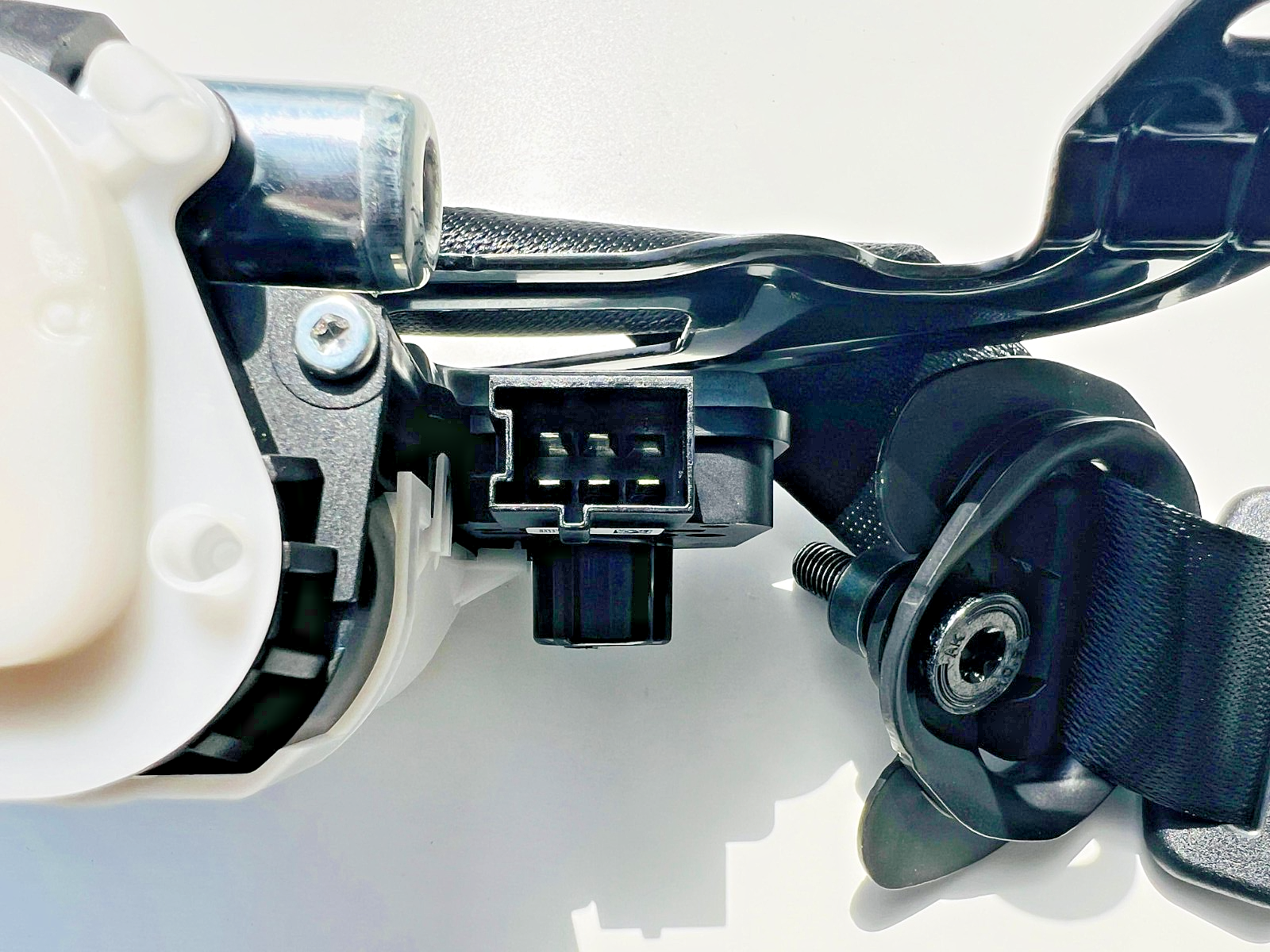 BMW ORIGINAL 5,6 SERIES  M5 G30 G31 G32 SEAT BELT FRONT RIGHT TENSIONER 7430116