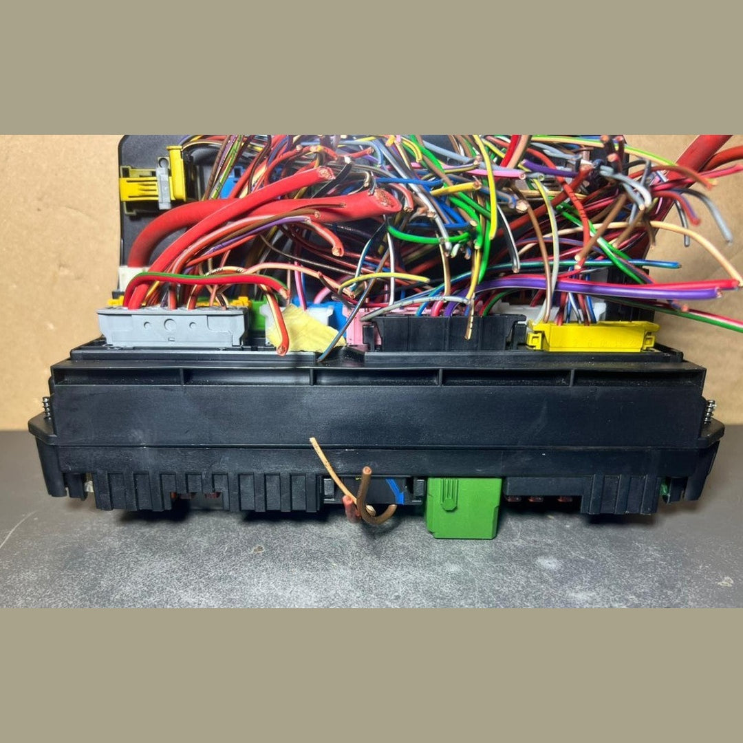 10-16 Mercedes-Benz W212 W204 Front SAM Module Relay Fuse Box A212 9006624 OEM
