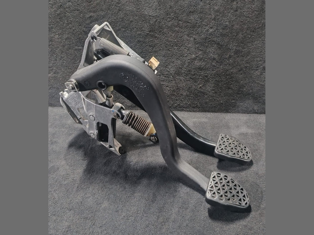 BMW 1 2 3 4  F20 F21 F22 F30 F31 F32 COMPLETE BREAK PEDAL CLUSTER - 68606444