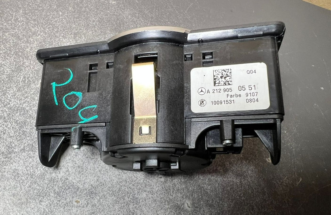 2010-2014 Mercedes-Benz W212 W204 Headlight Switch Control Unit A212 9050551