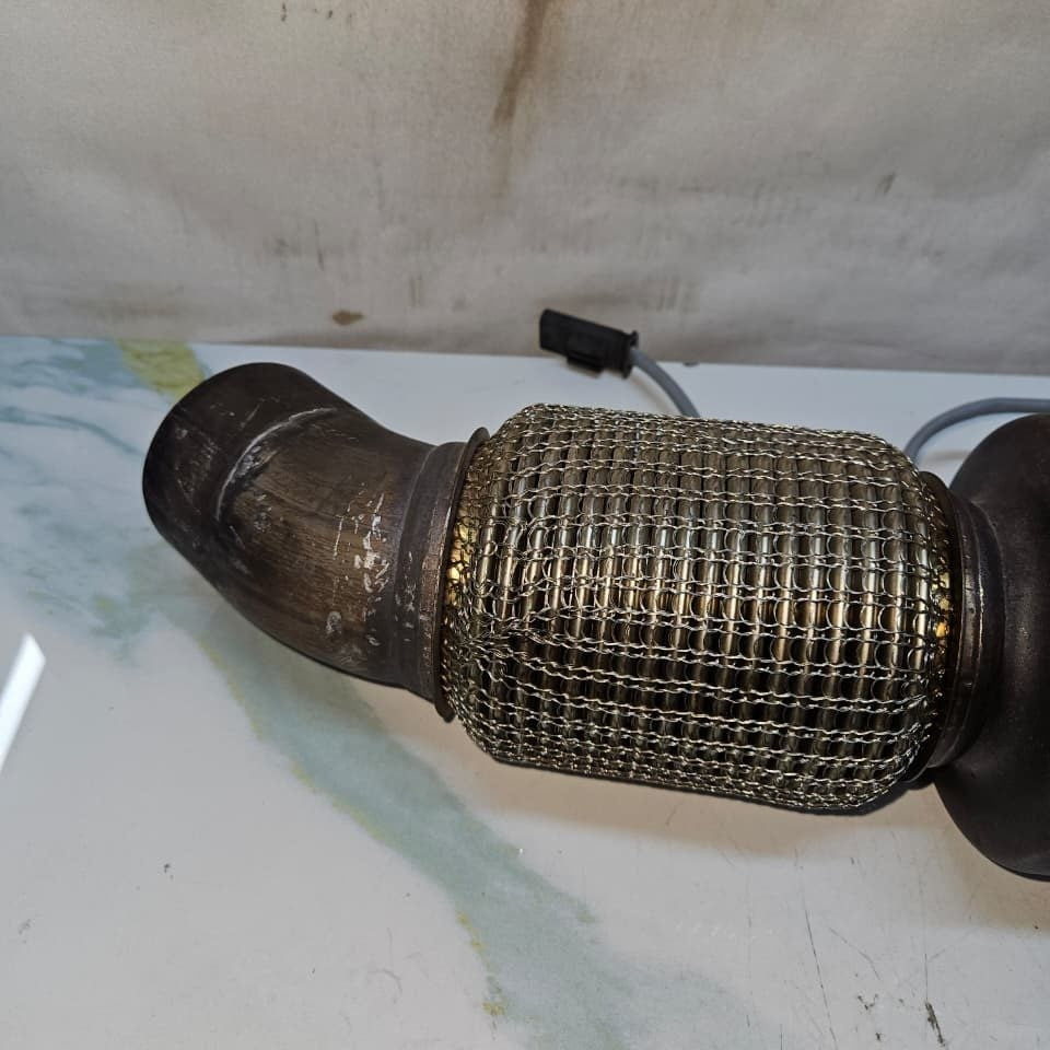 2016-2018 BMW 140i, 240i 340i B58 Gen1 engine Catalytic Converter 8629908 OEM