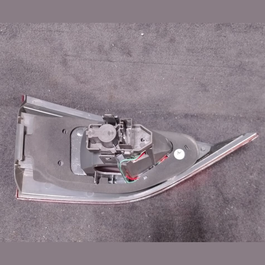 BMW X1  E84 RIGHT TRUNK LID MOUNTED TAIL LIGHT LAMP 2990114