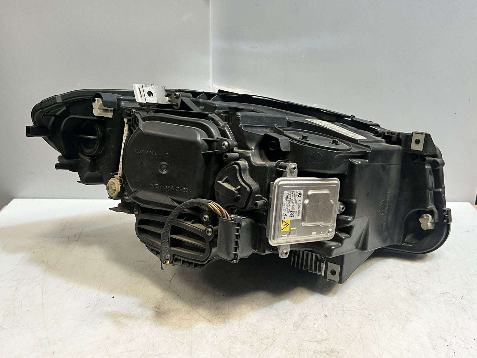 BMW 5 Series F10 F11 Xenon Adaptive Headlight FR ECE Bi Xenon 7317134 7317133