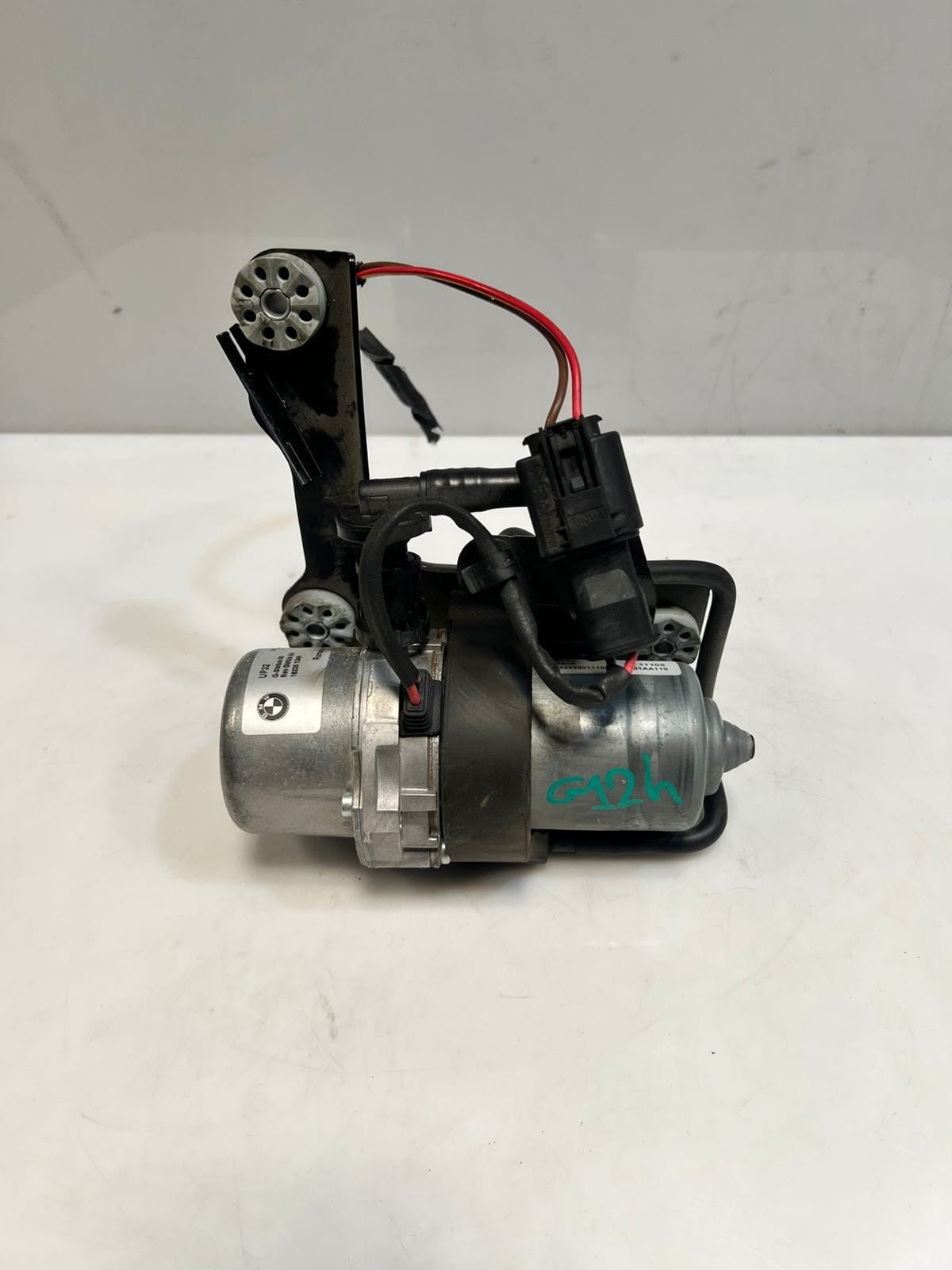 2018-2023 BMW 530e 3' G30 G20 XDRIVE 2.0L Brake Vacuum Pump 6880628 OEM