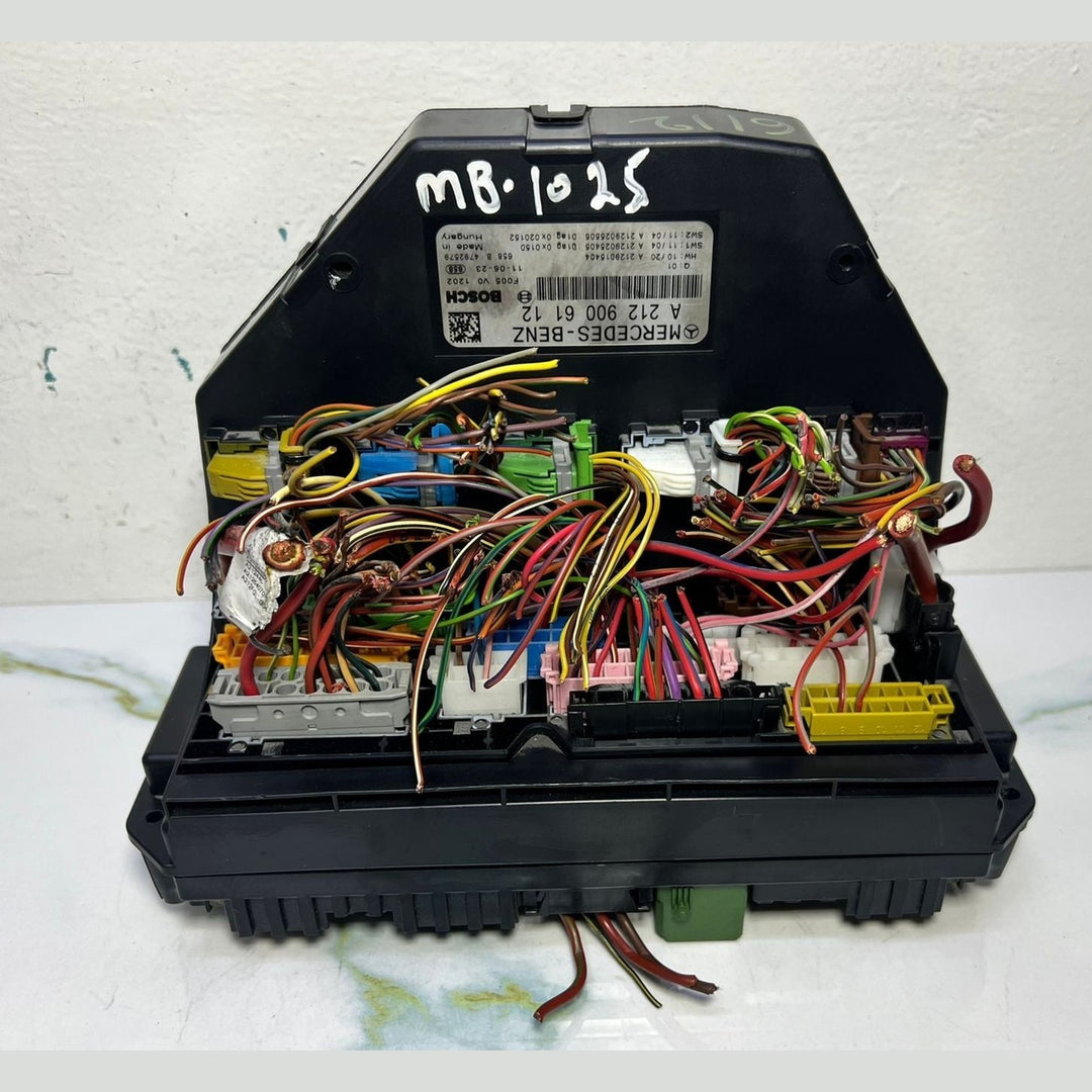 10-18 Mercedes-Benz W212 W204 Front SAM Module Relay Fuse Box A212 9006112 OEM