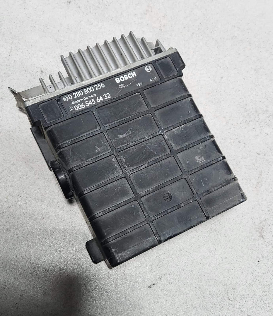 1989 Mercedes-Benz 300E Engine Control Module 0280800256 W124 W126