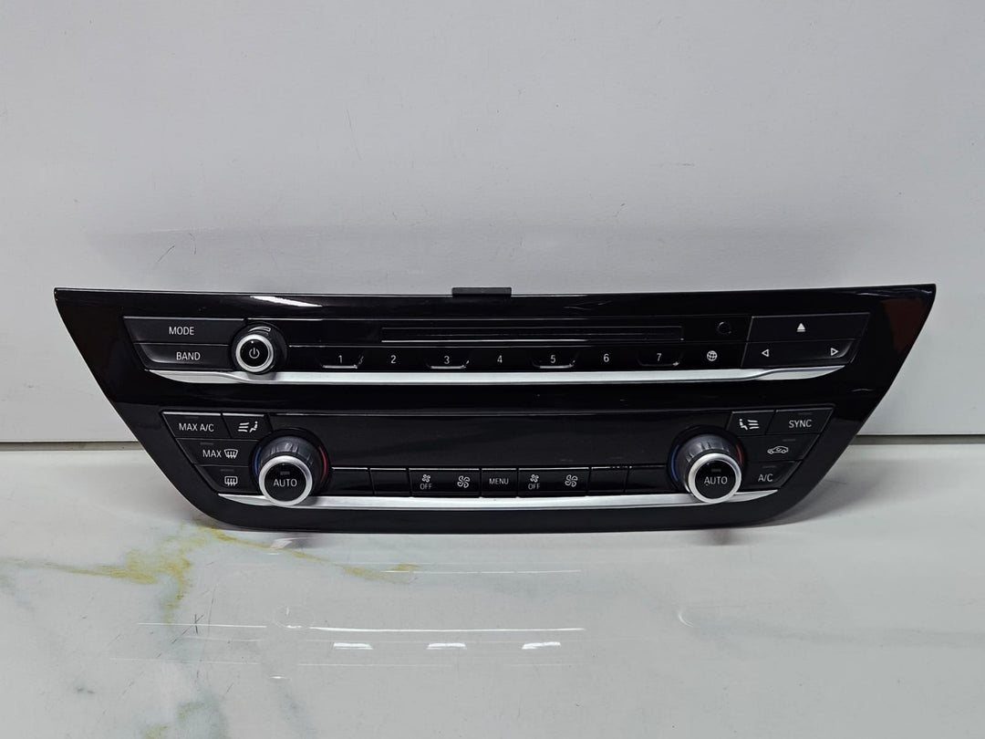 2017-18 BMW 540i G30 G31 Front Dash AC Heater Climate Control Unit Panel 6834429