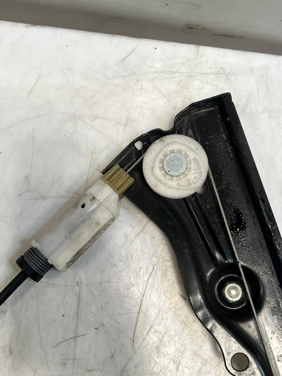 2012 BMW Z4 E89 sDrive 20I Window REGULATOR Motor Front Left 6952085 OEM