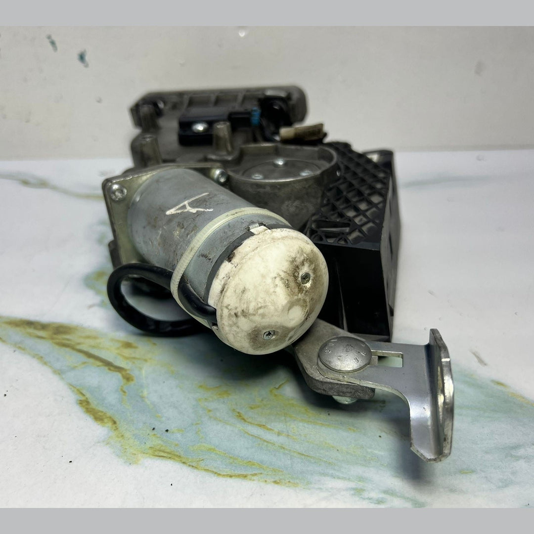 Mercedes W204 W212 Power Tailgate Liftgate Motor Actuator A212 8203642 OEM