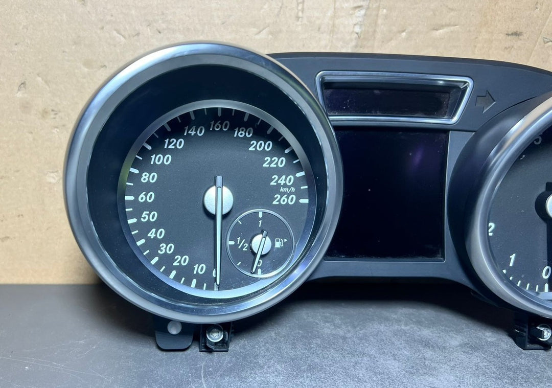 13-16 Mercedes-Benz W166 GL GLE Instrument Cluster Speedometer A166 9007110 OEM