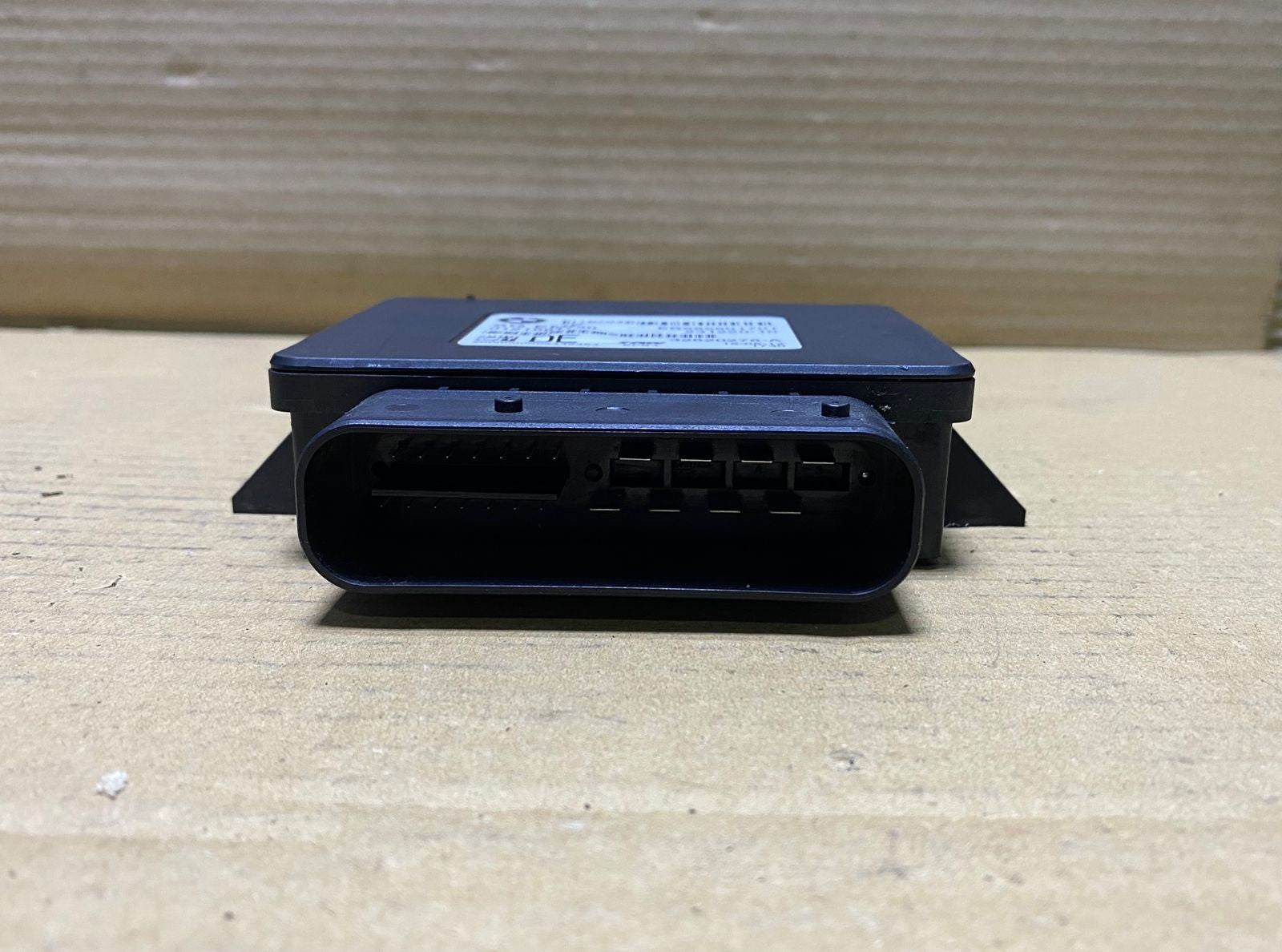 2010-2017 BMW X3 Parking Brake Control Module 6863800 F10, F11 5 Series and F25 