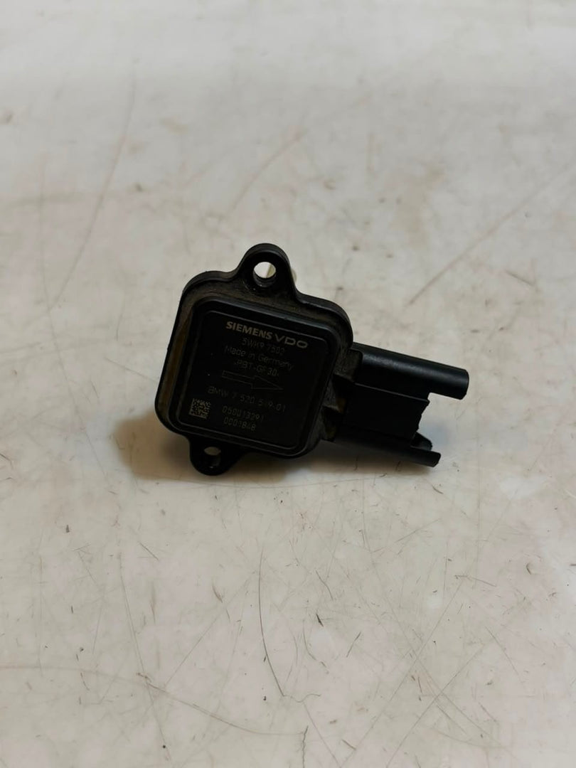 2006-2010 BMW 130i E87 E90 E91 E92 E93 325xi 330xi Mass Air Flow Sensor 7520519