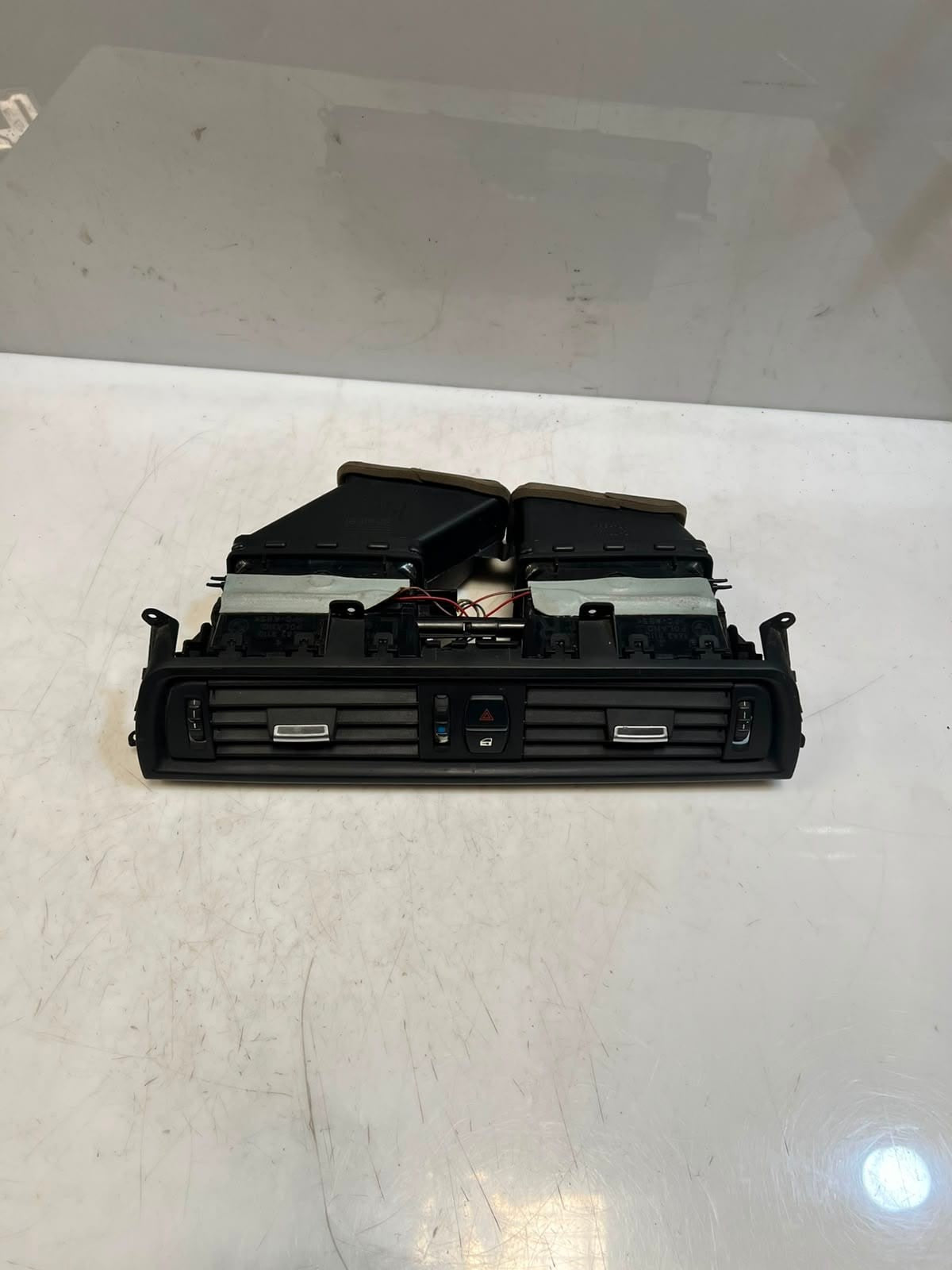 2013-2017 BMW X5 5 Series Gran Turismo F07 Rear Air Vent Grill 1682811 OEM