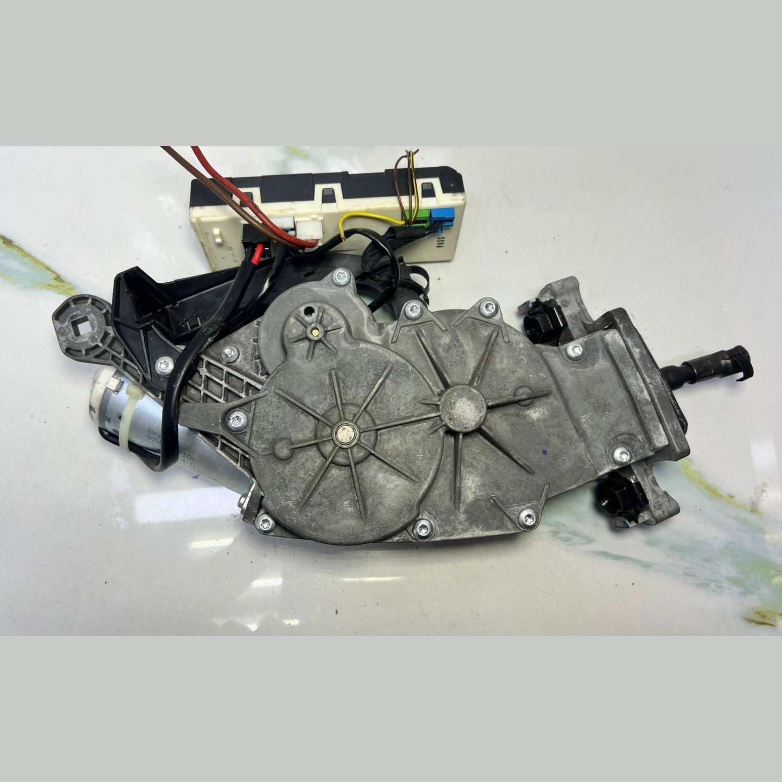 Mercedes W204 W212 Power Tailgate Liftgate Motor Actuator A212 8203742 OEM