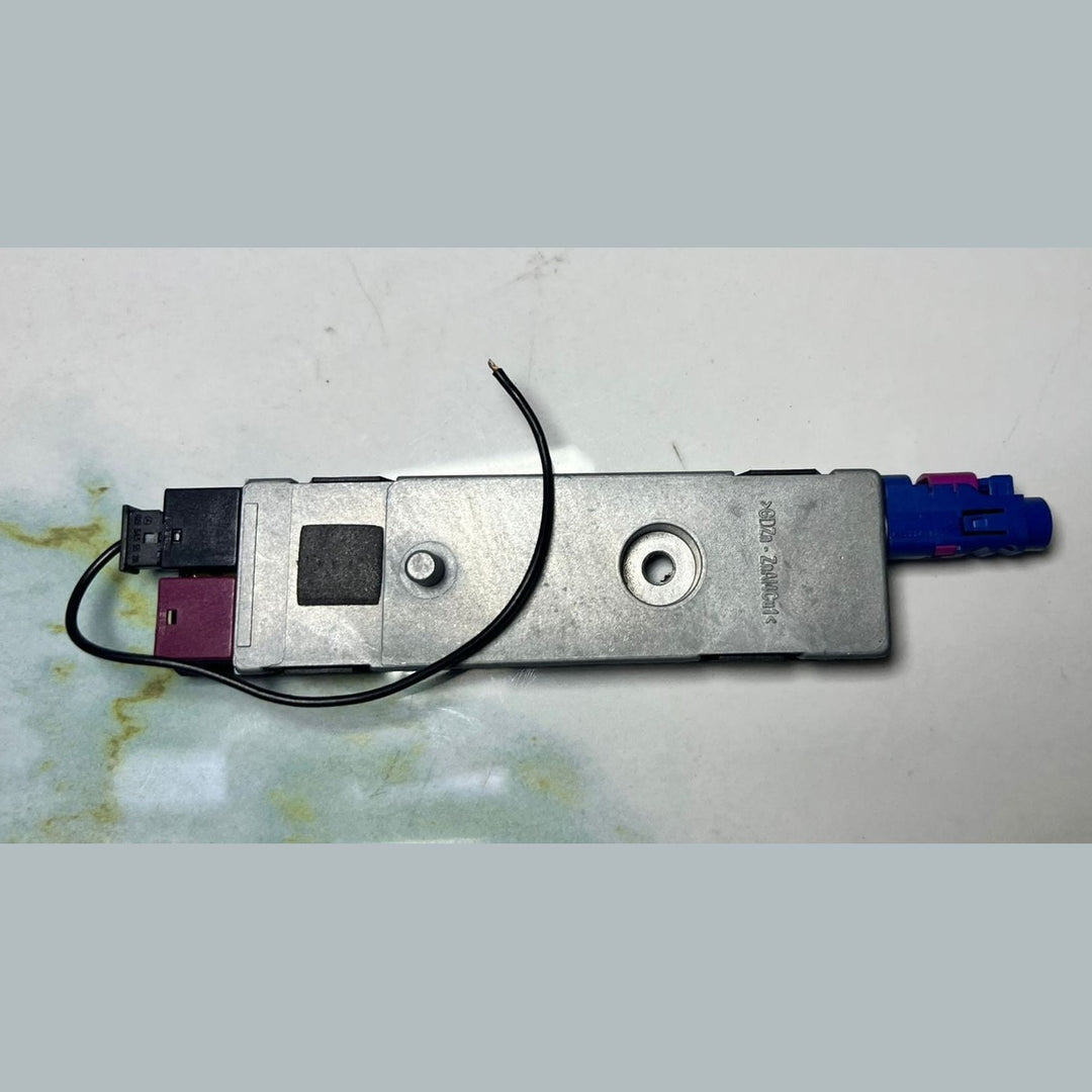 2008-2015 Mercedes-Benz C63 AMG Antenna Amplifier A2048204089  C-Class W204