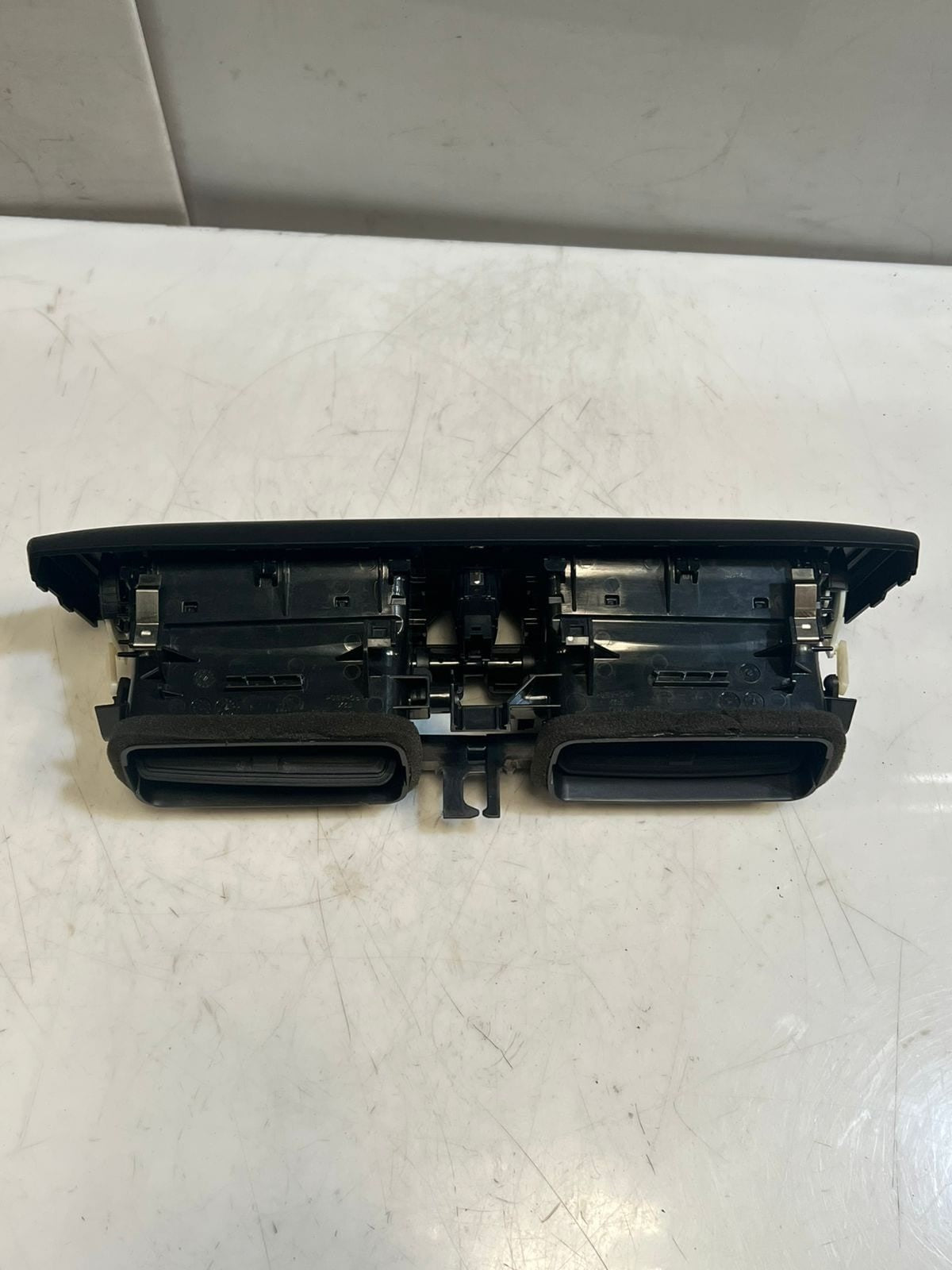 BMW 1 2 Series F20 F21 F22 F23 F2X Dashboard Center Air Vent 9205357 OEM