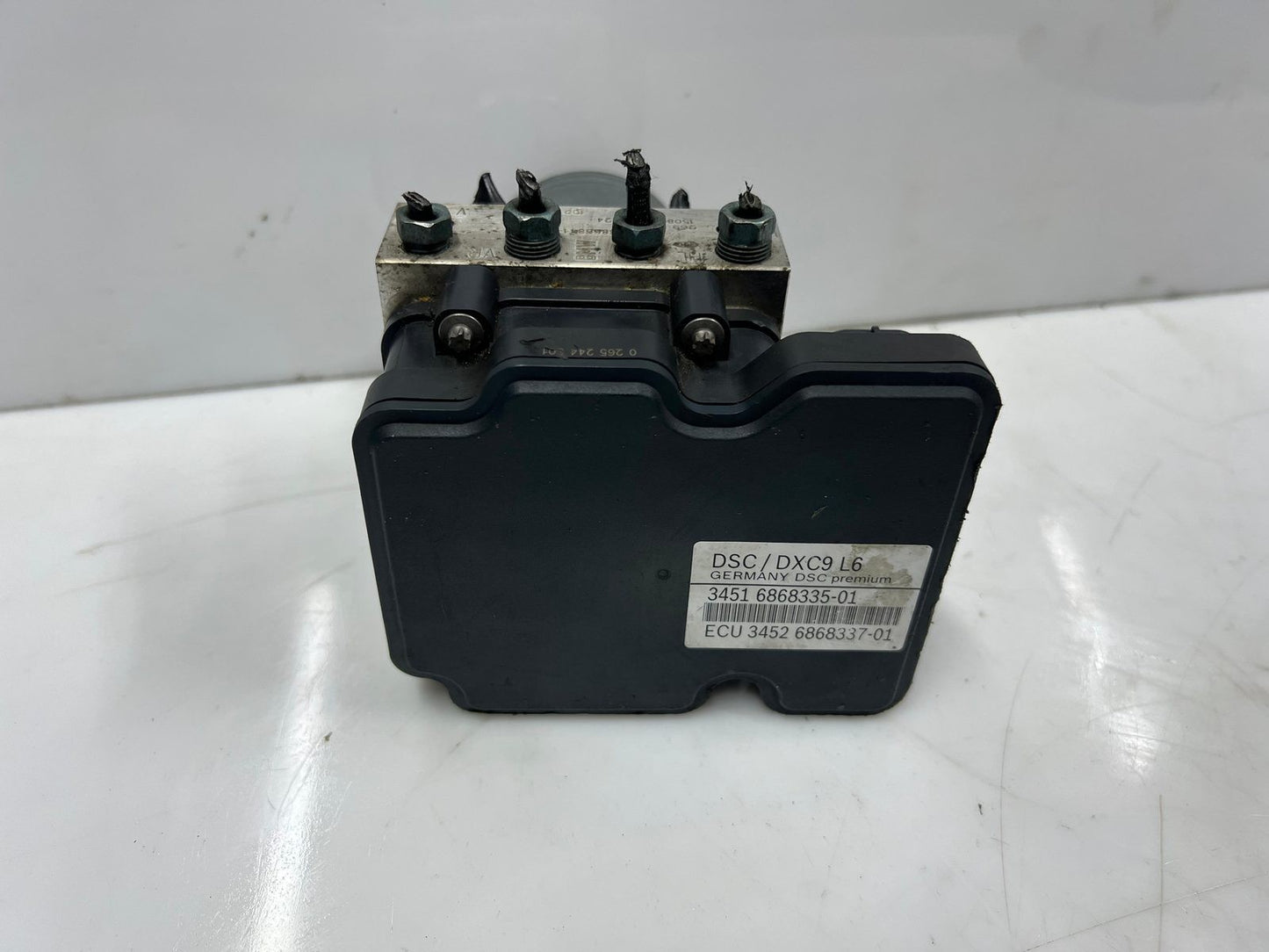 11-16 BMW 5' F10 F11 and 6' F06 F12 F13 528i Abs Pump Control Module 6868335