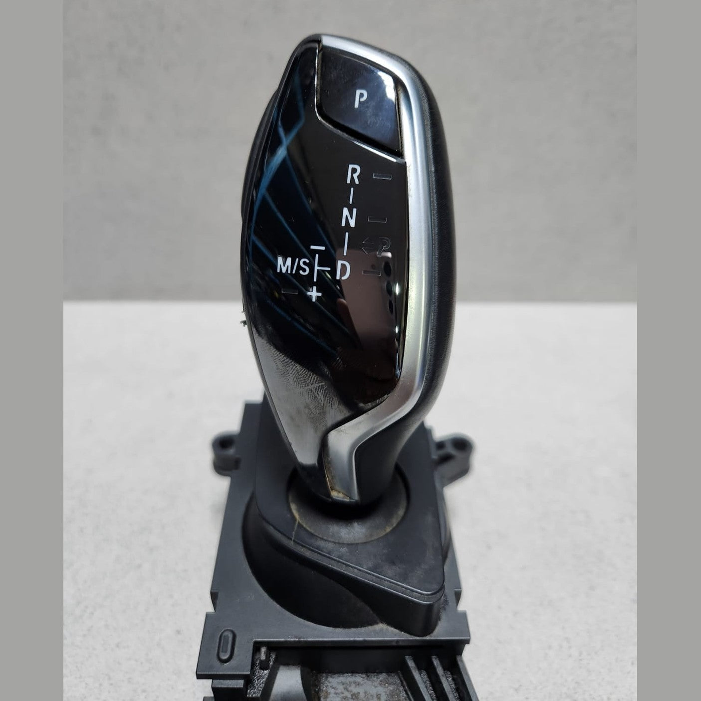 2016-2019 BMW 740i Gear Selector Switch 6825608 740i G11 G12 RHD