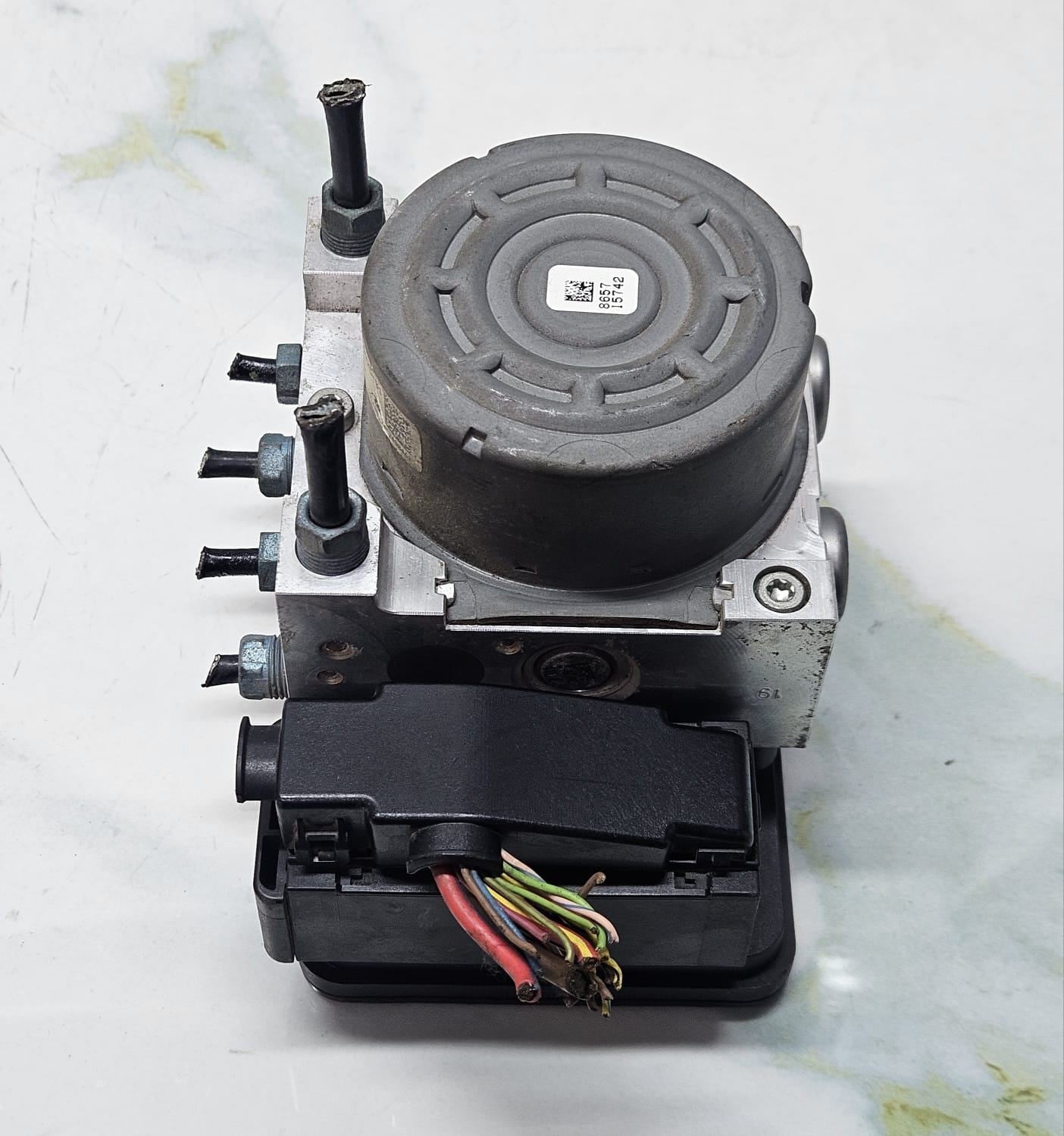 2014-2015 BMW 320i Anti Lock Brake Pump Module 6869726
