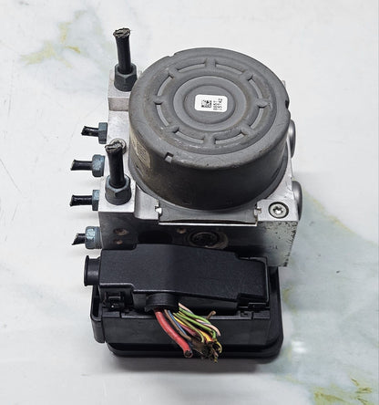 2014-2015 BMW 320i Anti Lock Brake Pump Module 6869726