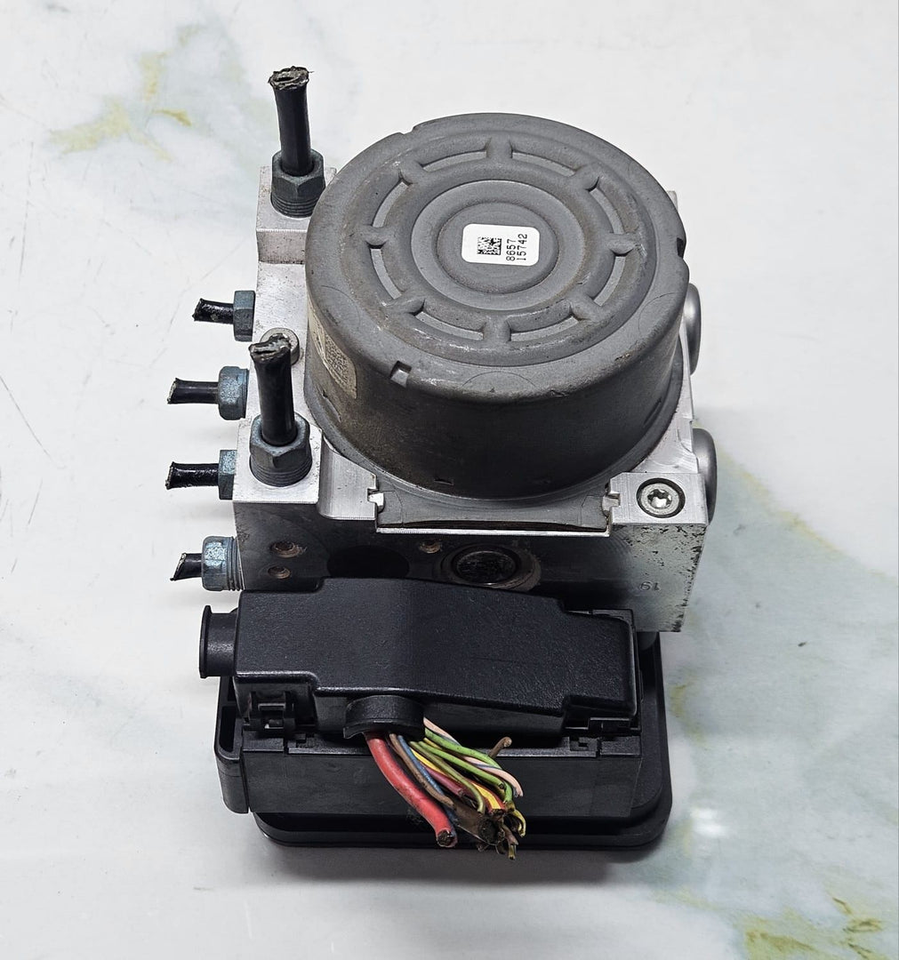 2014-2015 BMW 320i Anti Lock Brake Pump Module 6869726