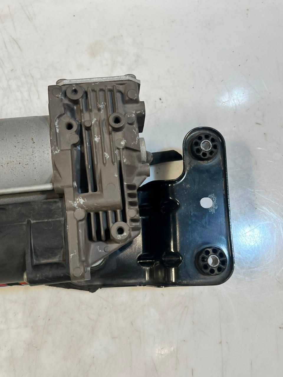 2012 BMW X5 E70 X6 E71 Air Suspension Compressor PUMP 6859714 OEM