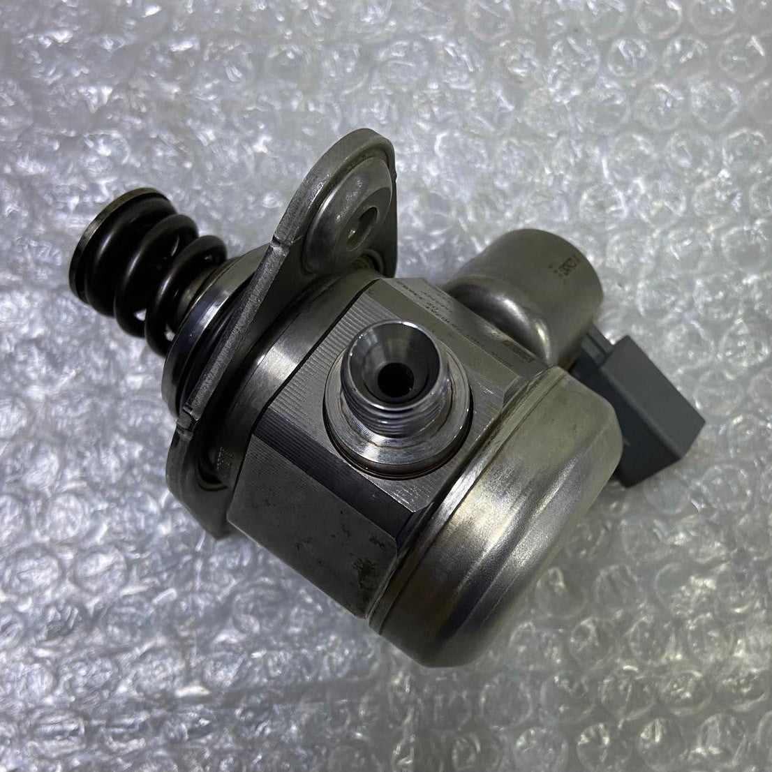 OEM BMW F20 F22 F11 Petrol N55 High Pressure Fuel Injection Pump 7610761 BOSCH