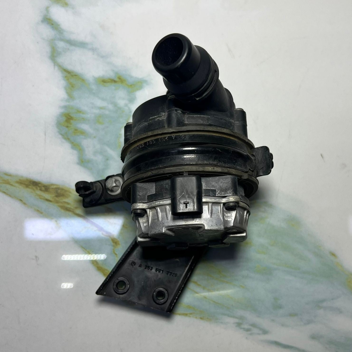 Mercedes-Benz C300 W205 W222 GLC Engine Auxiliary Water Pump Bosch A000 5002686