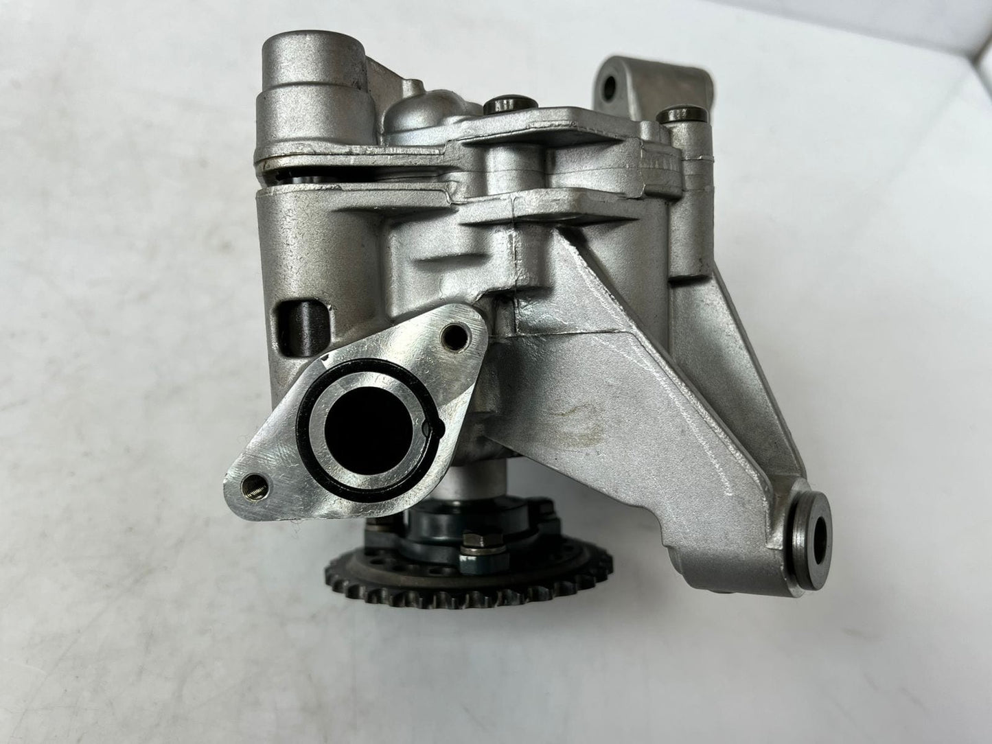 2016-2019 BMW 5 Series G30, X5 xDrive M50i Engine Oil Pump Assembly 8601072 OEM